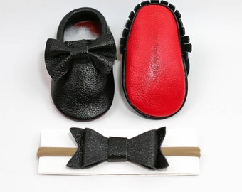Black leather Moccasins, BLACK w/ Red sole Bow Moccasins, Baby Leather Shoes, Toddler Moccasins, Red Baby Moccs, Baby Shower Gift