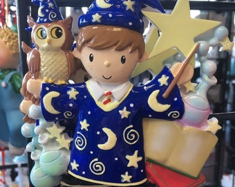 Magicien avec des ornements de hibou