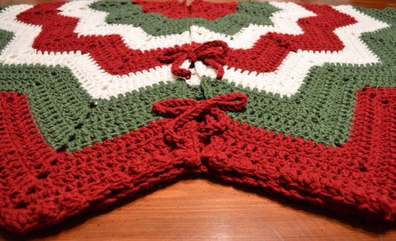 Handmade Large Crochet Christmas Tree Skirt with Bobble Edge, Xmas Tree Skirt, Retro Tree Skirt 52 image 2