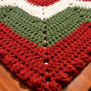 Handmade Large Crochet Christmas Tree Skirt with Bobble Edge, Xmas Tree Skirt, Retro Tree Skirt 52 image 3