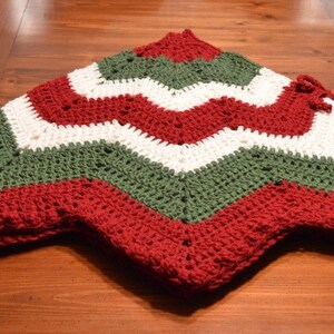 Handmade Large Crochet Christmas Tree Skirt with Bobble Edge, Xmas Tree Skirt, Retro Tree Skirt 52 image 4