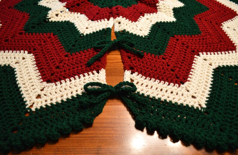 Large Victorian Crochet Christmas Tree Skirt with Bobble Edge | Etsy