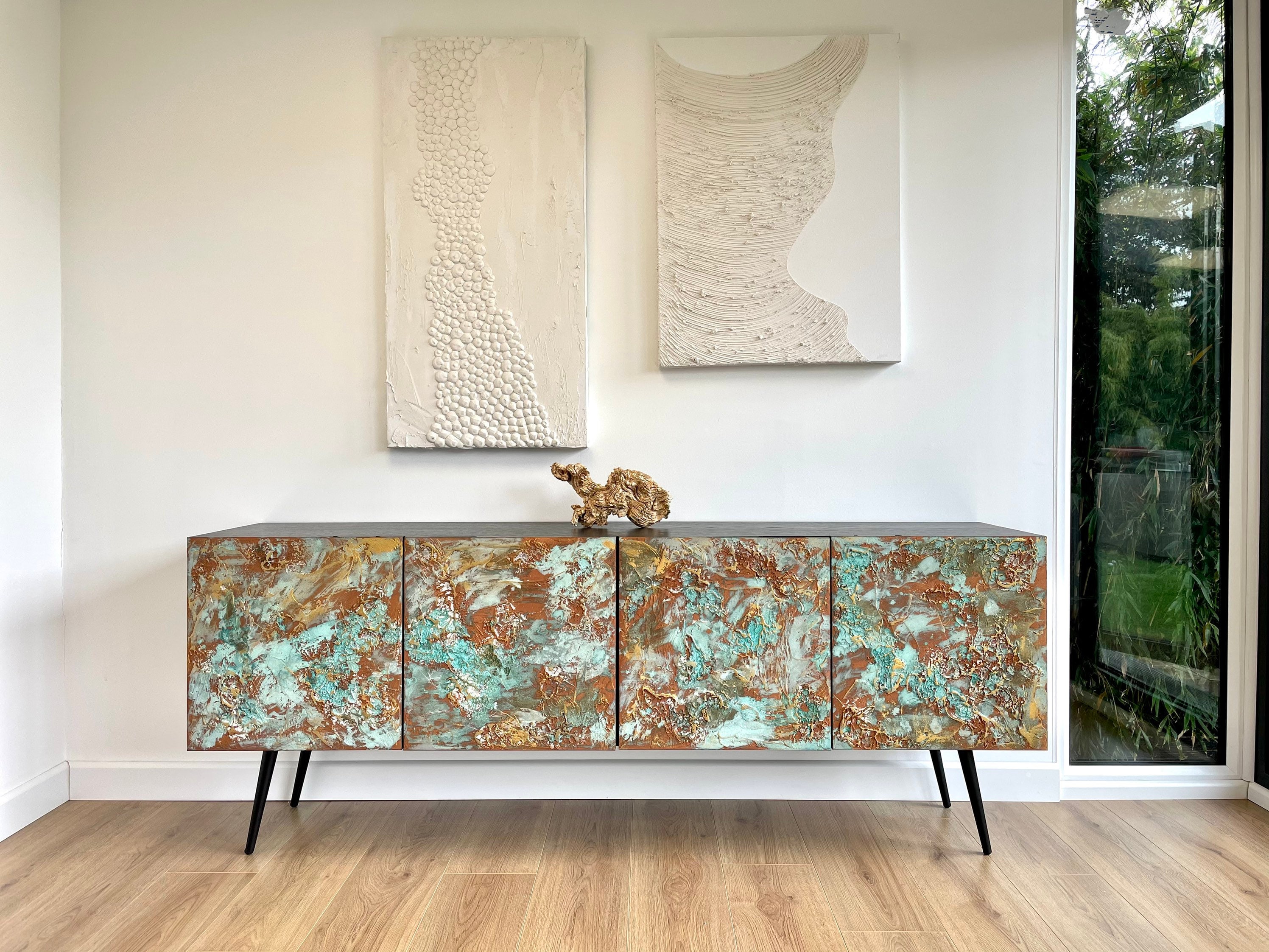 Handgefertigtes Sideboard im Midcentury Stil mit Strukturtüren