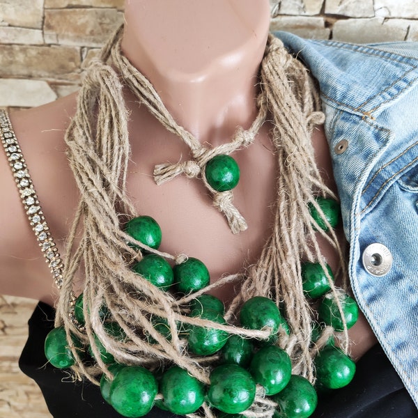 Collier vert foncé trapu avec perles en bois et fil de lin Collier ethnique écologique Cadeau de Noël