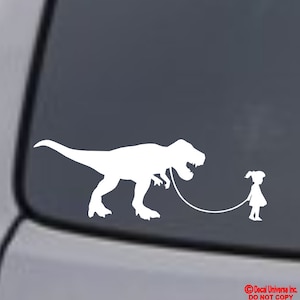 ティラノサウルス・レックスを歩く女の子 - ビニール デカール ステッカー 車 トラック バン SUV ボート ノートパソコン 窓 壁 バンパー リアウィンドウ 背面 JDM 面白い T-Rex