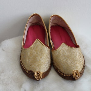 Vintage Gold tone Slippers - Indian theme, Toe detail, Unique House Shoes, Boho Wedding
