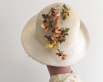Cappello da sole vintage in paglia bianca con dettagli floreali gialli