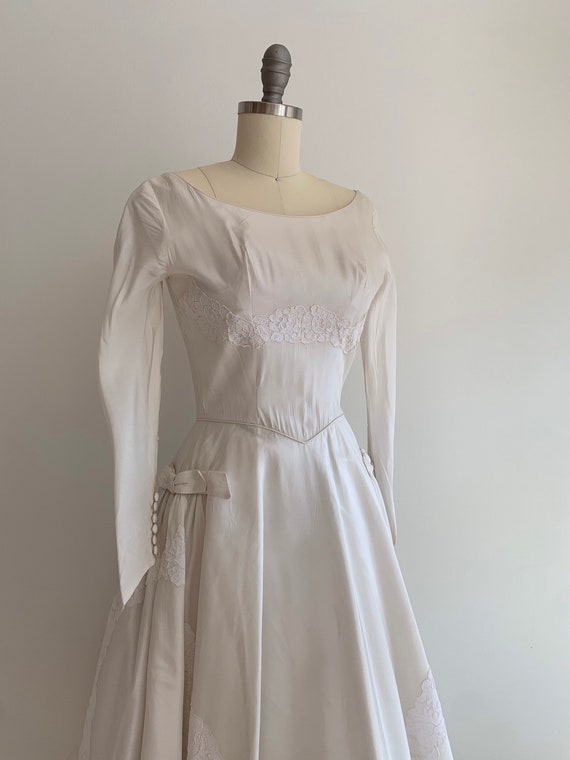 Vintage 1950's Tea Length Taffeta and Lace Appliq… - image 4