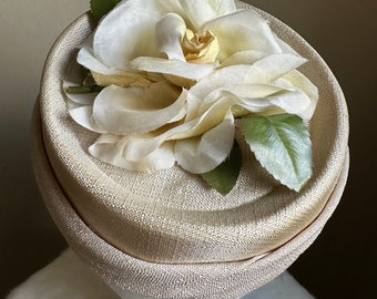 Vintage 1950s Beige Woven Pillbox Hat with Ivory Floral Rose Design on Top