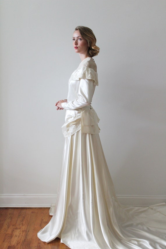 Vintage 1940s Long Sleeved Satin Gown with Embroi… - image 4