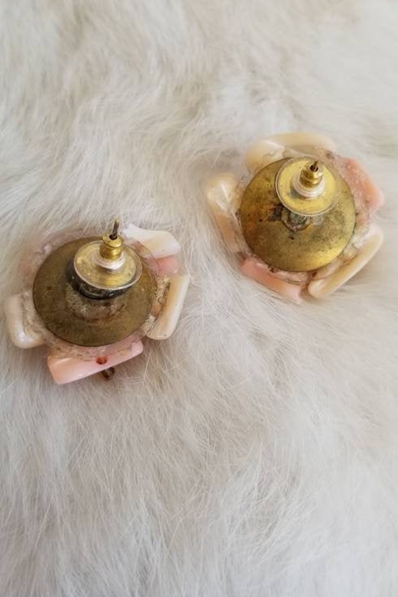 Saw-tooth edge Vintage Pink Cluster Earrings Shell like material