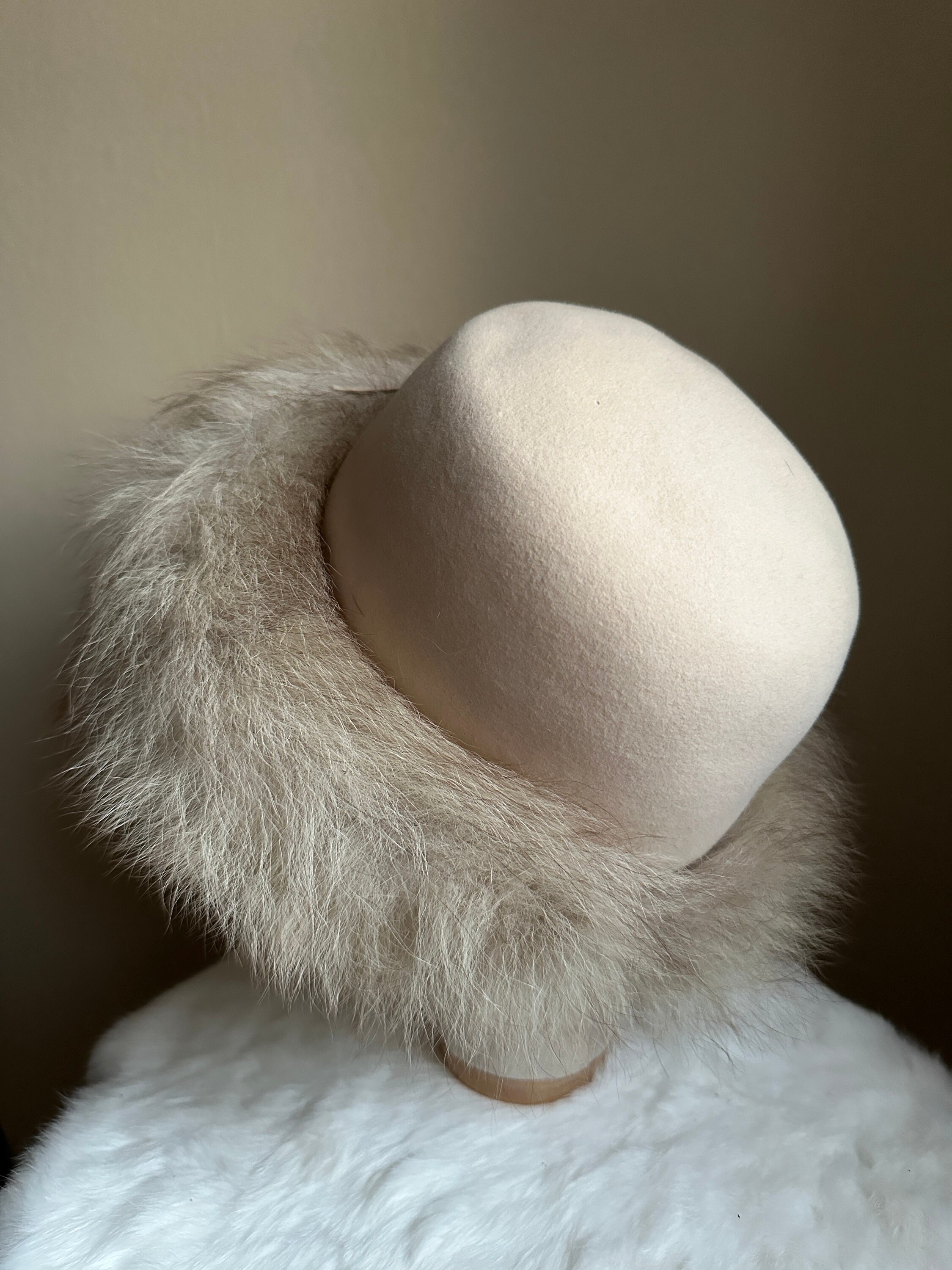 Vintage 1950s Beige Felt Wool Veiled Cloche Hat Rhinestone Trim 7½ Cloche 1950s Vintage Hats for Women for sale | eBay main image 3
