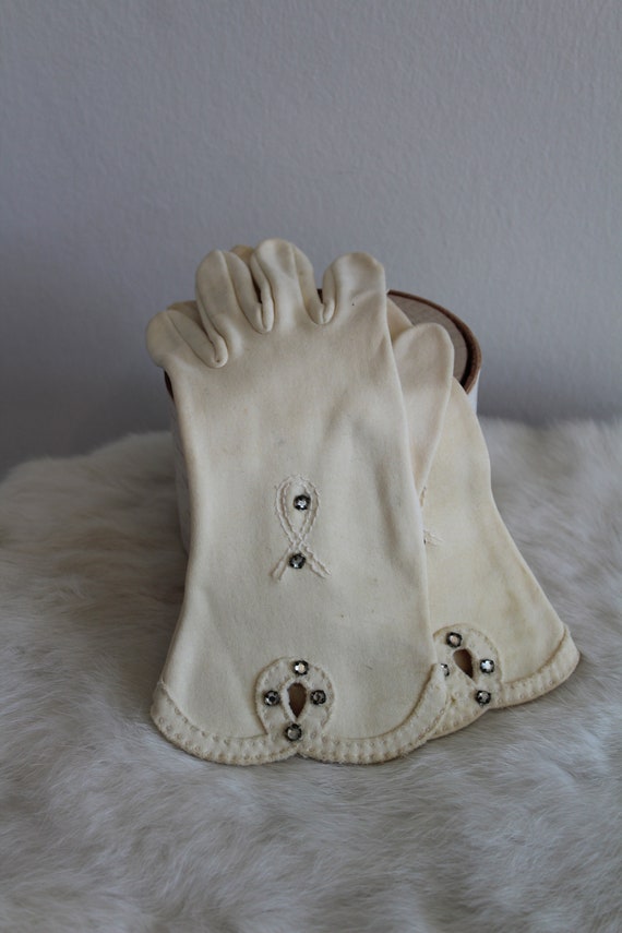 Vintage Ivory tone Gloves with Silver tone Rhinest