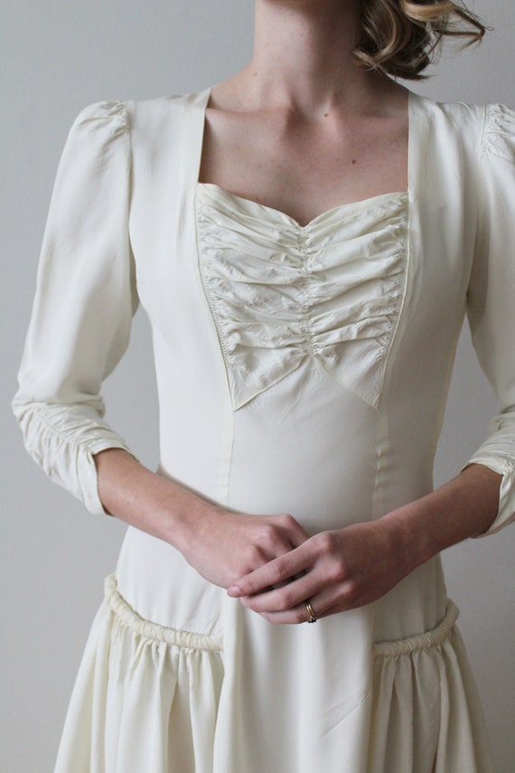 Vintage 1940s Simple Ivory Wedding Dress with Qua… - image 6