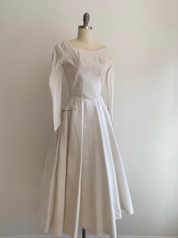 Vintage 1950's Tea Length Taffeta and Lace Appliq… - image 3