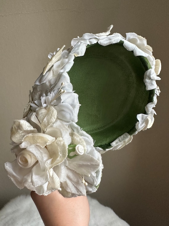 Vintage 1950s Ivory Floral Fascinator with velvet 