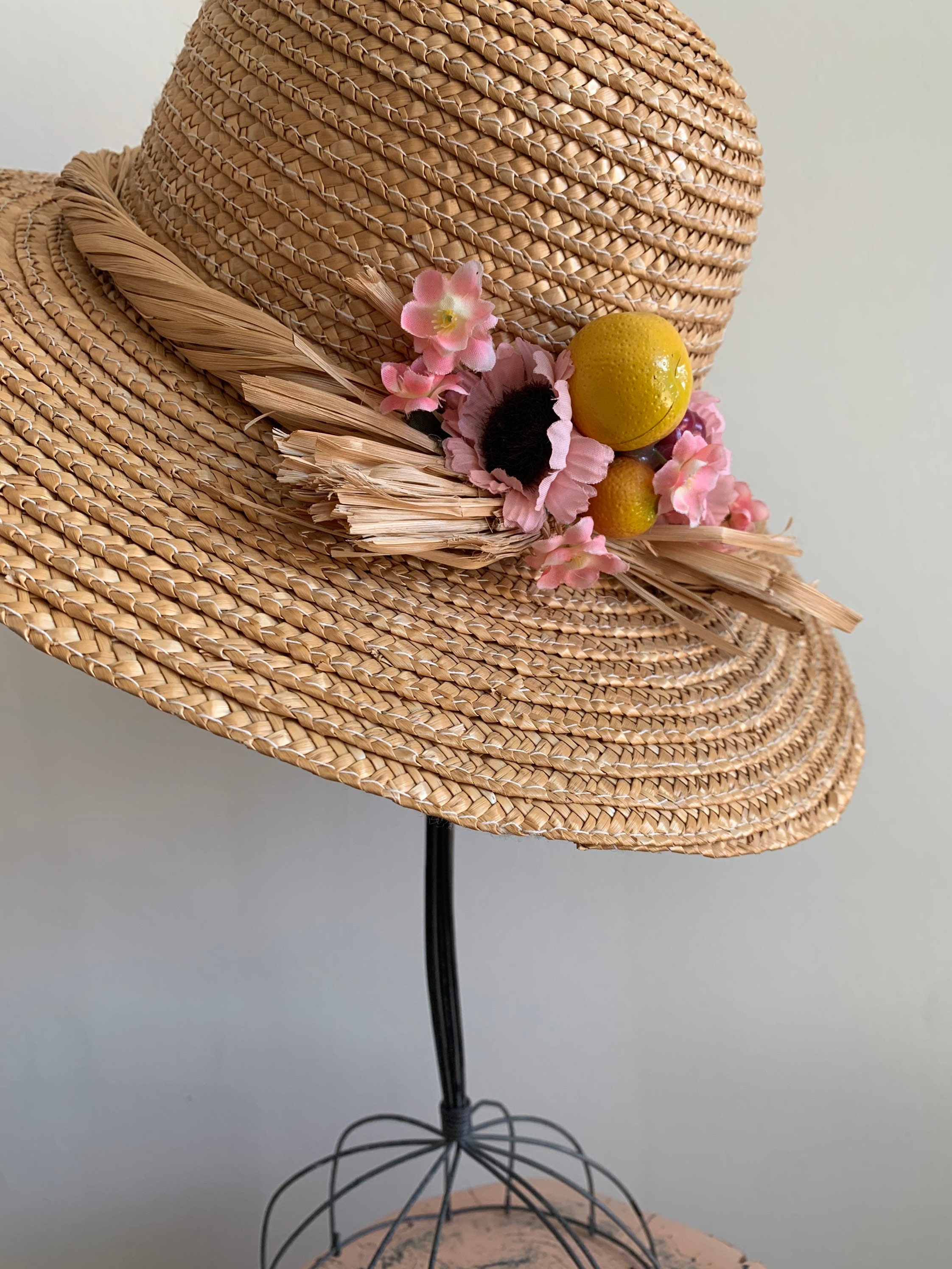 ADORABLE 1950s\' BROWN STRAW WIDE BRIM HAT + FABRIC FLOWERS Vintage Women main image 2