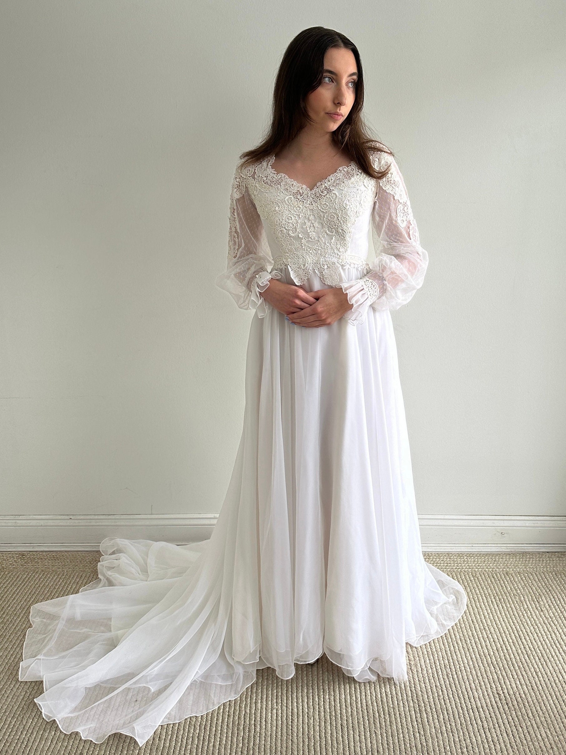 Vestido de novia vintage de organza blanca con mangas obispo de Alfred  Angelo, años 70 - Etsy México, image size:1810x2414