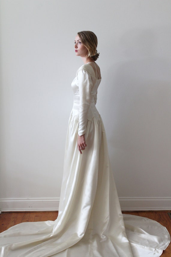 Vintage 1940s Satin Long Sleeved 