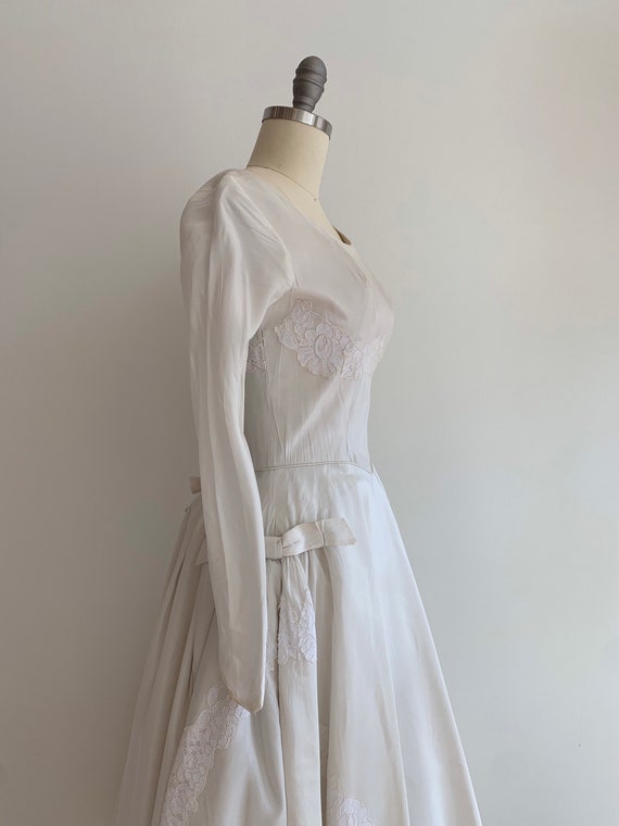 Vintage 1950's Tea Length Taffeta and Lace Appliq… - image 8