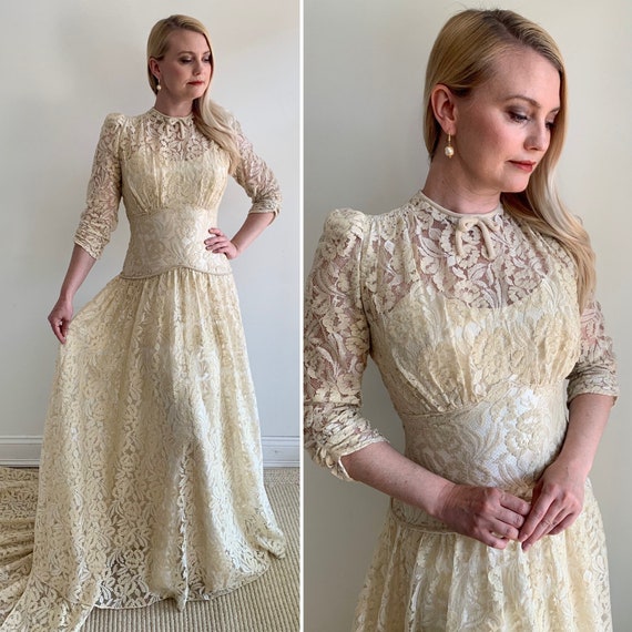 Vintage 1930s Warm Ivory Velvet Lace and Satin We… - image 1