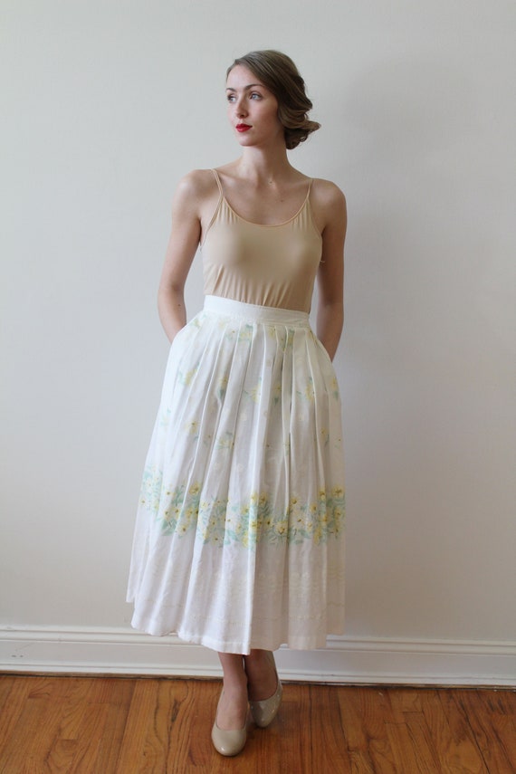 Vintage 1950s White Pleated Midi Skirt with Yello… - image 3