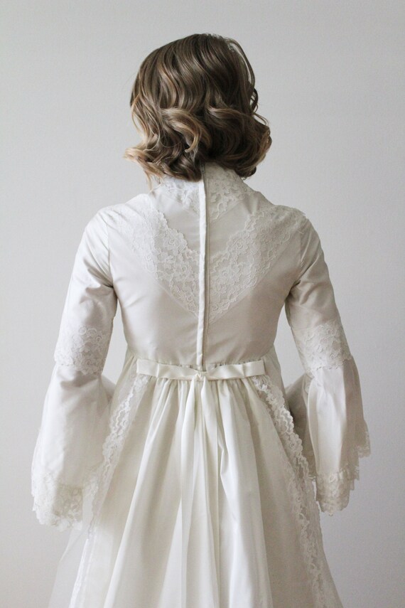 Vintage 1960s High Neck Wedding Dress with Butterfly Sleeves and Detachable Train