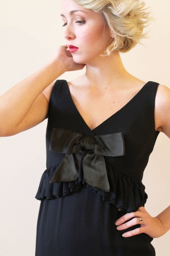 Vintage 1960s Black Mini Dress with Satin Bow Det… - image 4