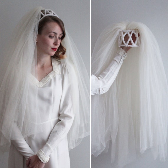 Vintage 1960s Full Ivory Veil with Juliet Cap