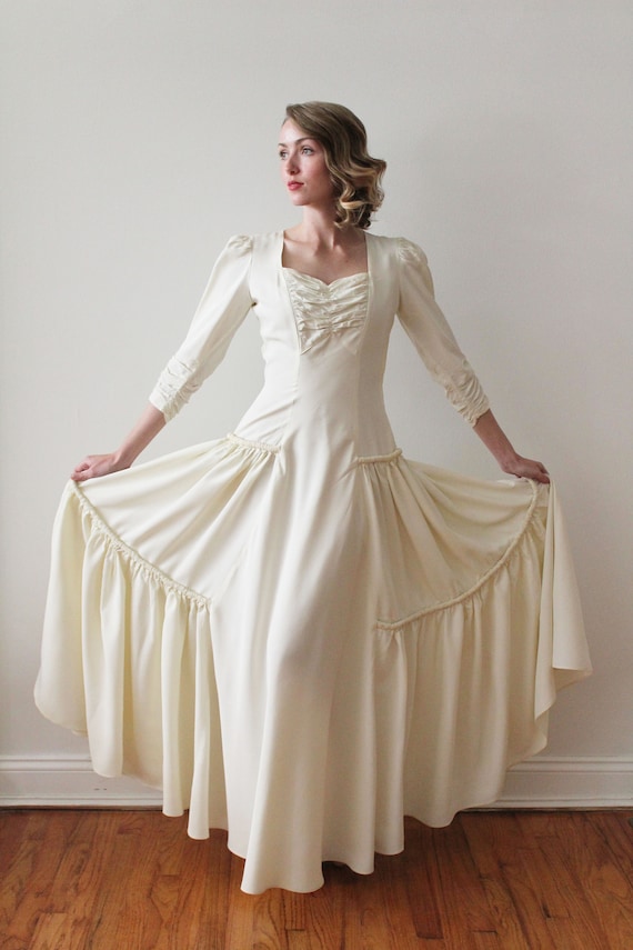 Vintage 1940s Simple Ivory Wedding Dress with Qua… - image 2