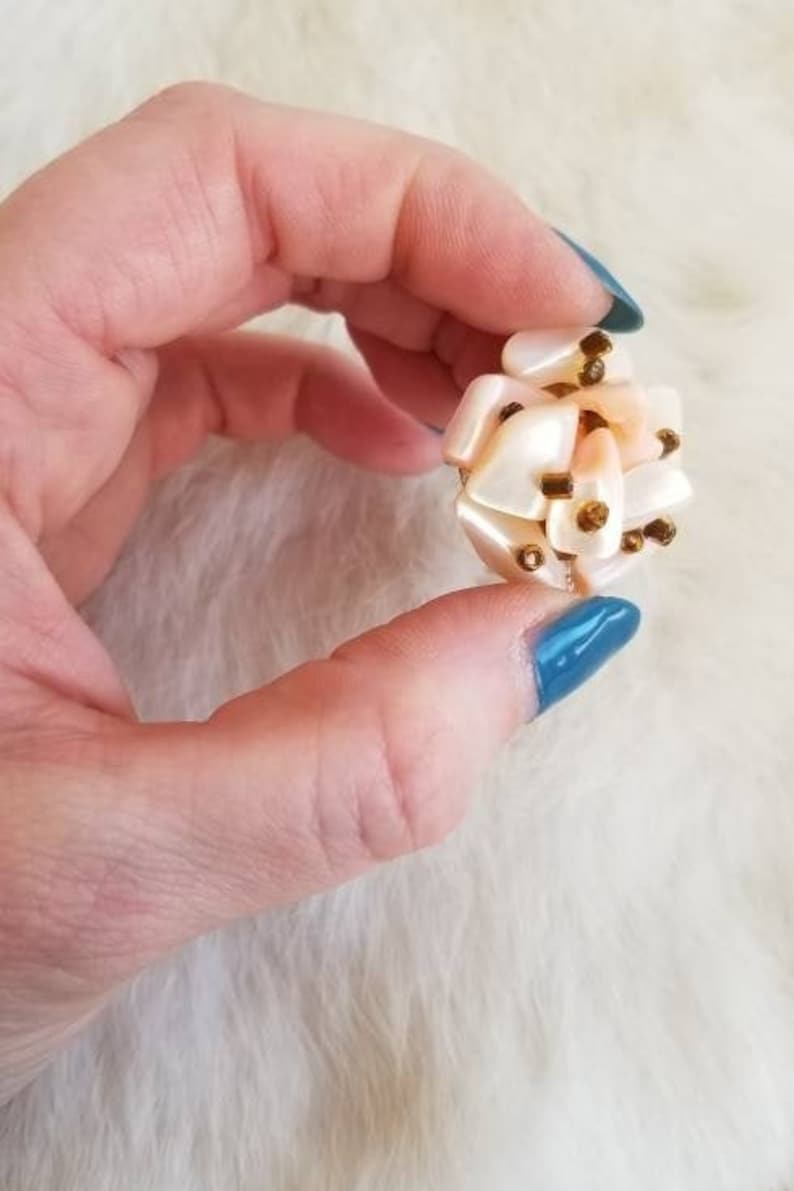 Saw-tooth edge Vintage Pink Cluster Earrings Shell like material