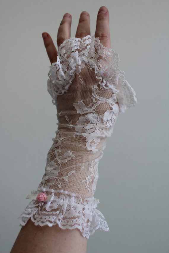 Vintage 1980's Fingerless White tone Lace Gloves -