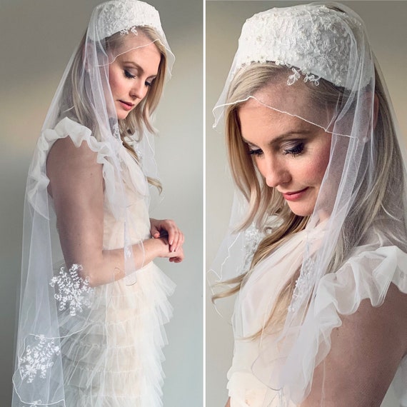 Vintage 1960's White tone Mantilla Style Veil with