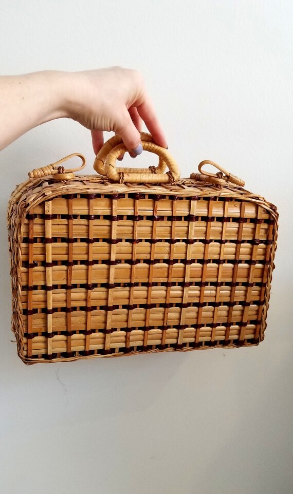Vintage straw wicker Basket Purse/picnic basket