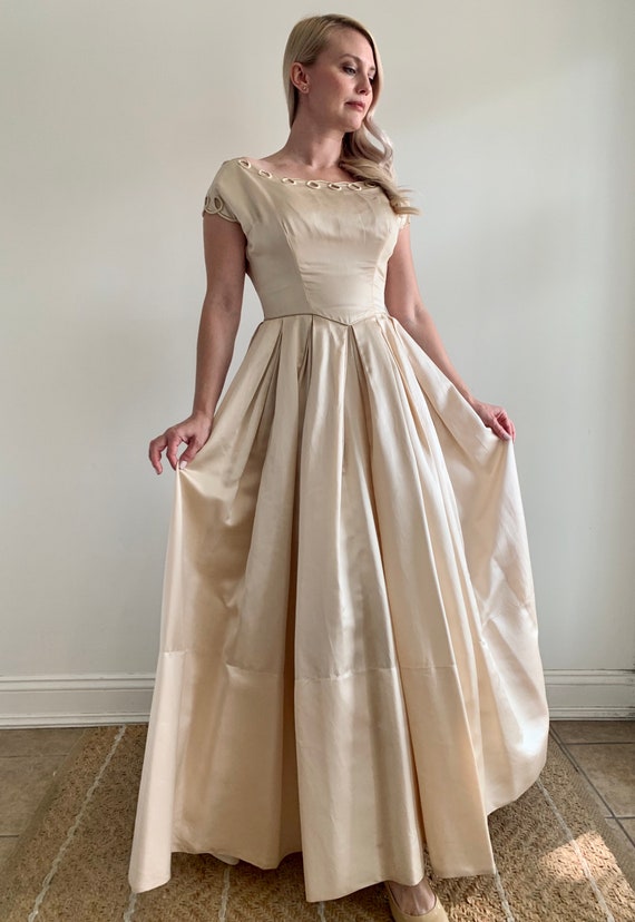 Vintage 1950's Champagne Tone Silk Satin Wedding … - image 2