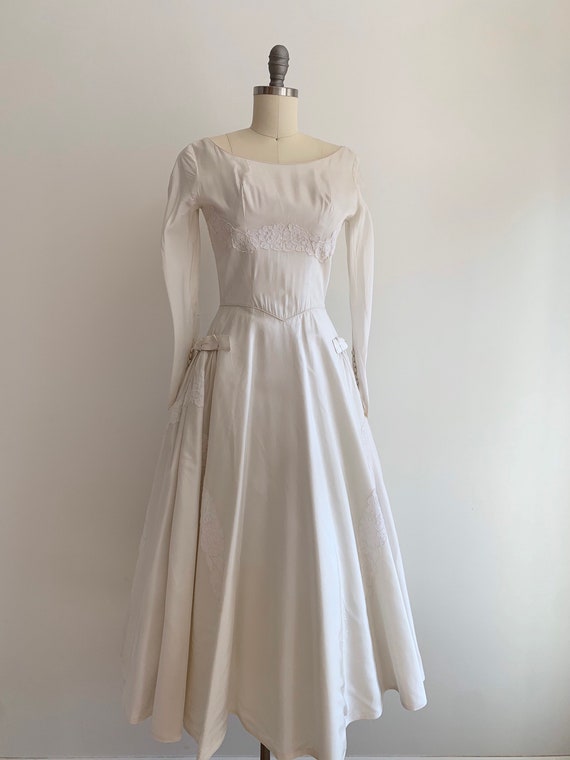 Vintage 1950's Tea Length Taffeta and Lace Appliq… - image 2