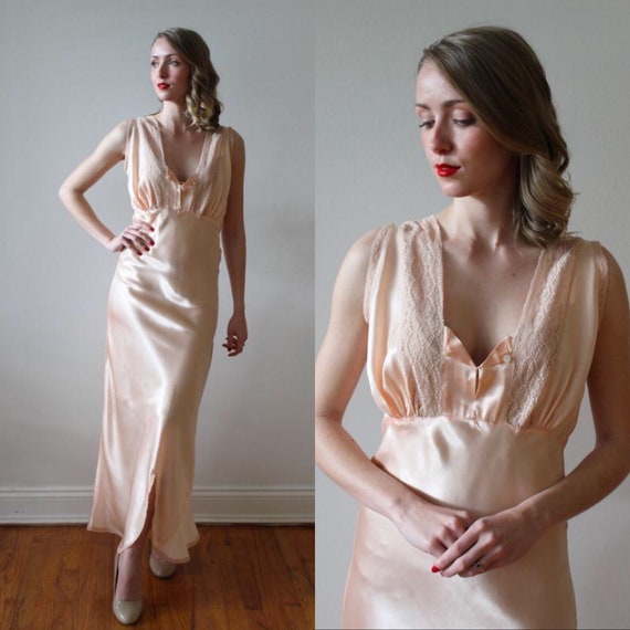 Vintage 1930s - 1940s Peach Satin Nightgown with L