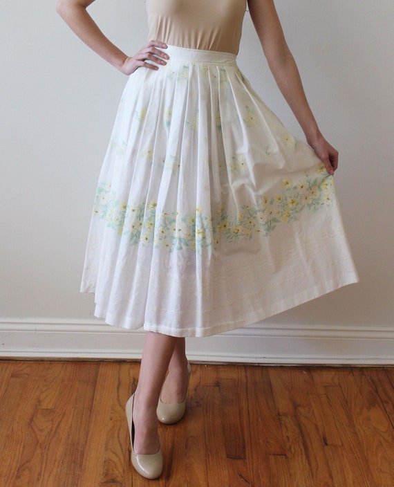 Vintage 1950s White Pleated Midi Skirt with Yello… - image 2