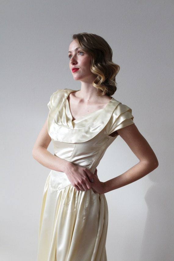 Vintage 1940s Short Sleeved Candlelight Satin Wed… - image 10