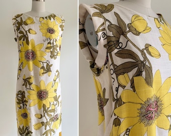 Vintage 1960s Sleeveless Bold Floral Shift Dress