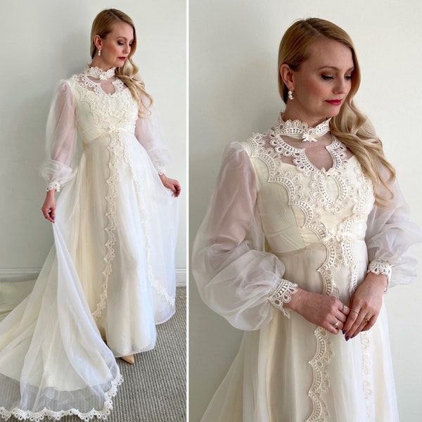 Vintage 60er Jahre Langarm Brautkleid mit einzigartiger Jakobsmuschel Spitze und Schleife Details