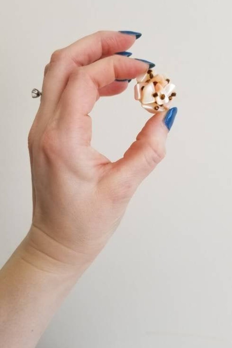 Saw-tooth edge Vintage Pink Cluster Earrings Shell like material