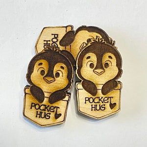 Penguin Pocket Hug Laser Ready Cut File para Glowforge u otros láseres / SVG y PDF Archivo de corte digital / Lindo archivo de grabado de token de Pocket Pal
