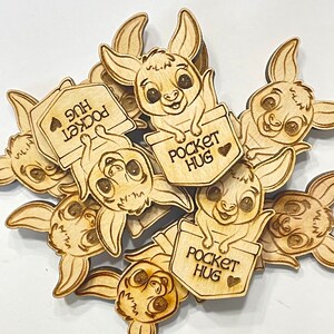 Kangaroo Pocket Hug Laser Ready Cut File pour Glowforge ou autres lasers | Fichier SVG et PDF Digital Cut | Fichier de gravure de jeton Pocket Pal mignon