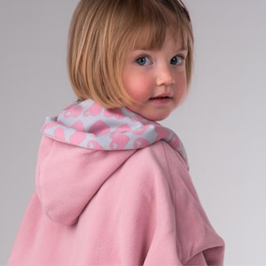 Kinderponcho PDF naaipatroon MARA, Omkeerbare poncho met capuchon 74/80, 134/140