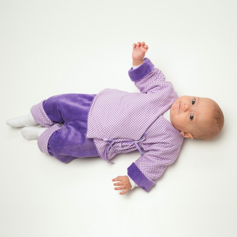 Entspannter Säugling mit leichter Jersey-Jacke, schlichtes Design ideal als Sommer- oder Übergangsjacke, sommerjacke baby schnittmuster