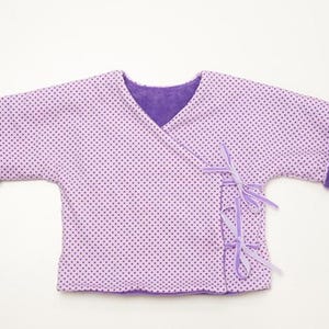 Flieder V-Ausschnitt Jacke liegend, dezente Struktur und sichtbare Nahtführung, vielseitig für Fleece oder Walk, baby kleidung schnittmuster pdf
