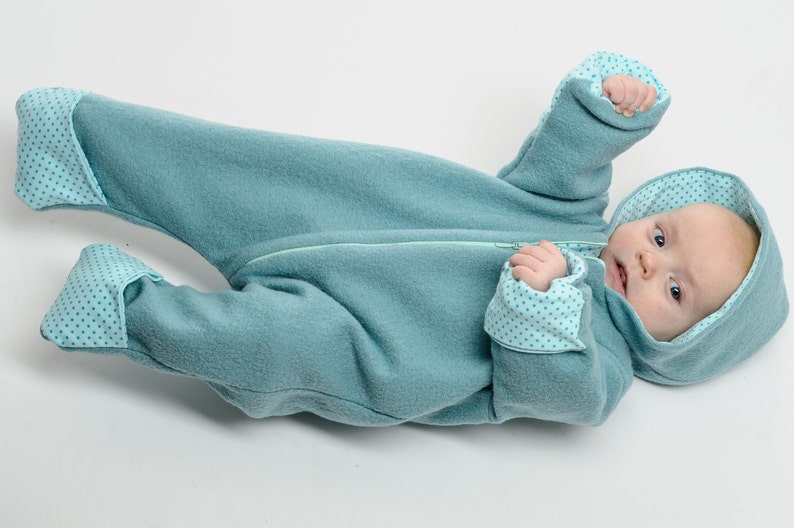 Digitales Nähmuster Baby Kleidung Design PDF Download Jumpsuit Kollektion Säuglingskleidung Nähprojekt Bundle Größenbereich Ein Monat bis Achtzehn Monate Reißverschluss Design Optionen Bündchen Variationen Komplette Anleitung Sofortiger Download Format