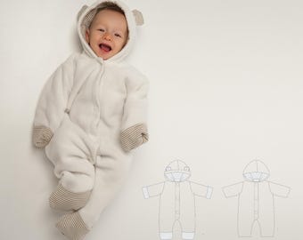 Wykrój na kombinezon z kapturem dla niemowląt CASSIA w formacie PDF | Zagięcia na ręce i nogi | Rozmiary 56–86 | A4