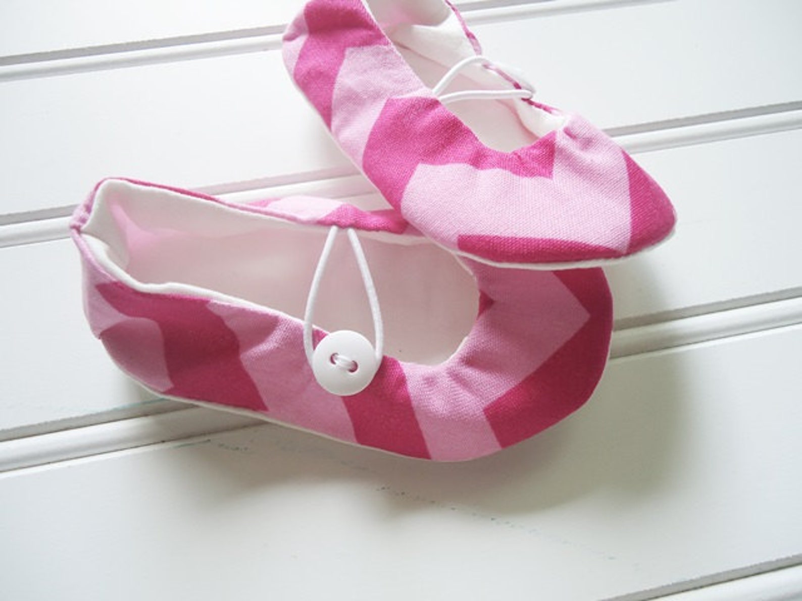 ballet flat slippers - pink chevron {size 3 months} ballet flat slippers - pink chevron {size 3 months}